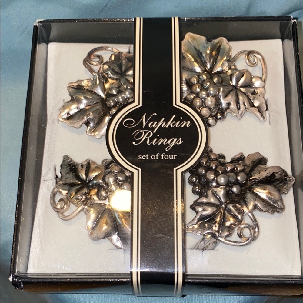 BX48 Silver Leaf and grape vines Napkin Rings Set of Four